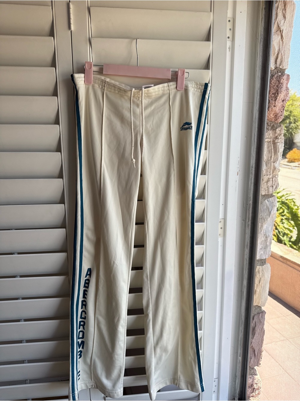 y2k Abercrombie Cream Track Pants with Teal Side Stripes and Logo sz S